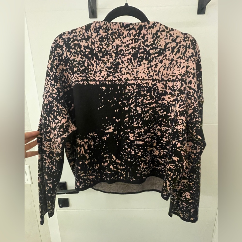 Anntian Sweater - Picture 2 of 4
